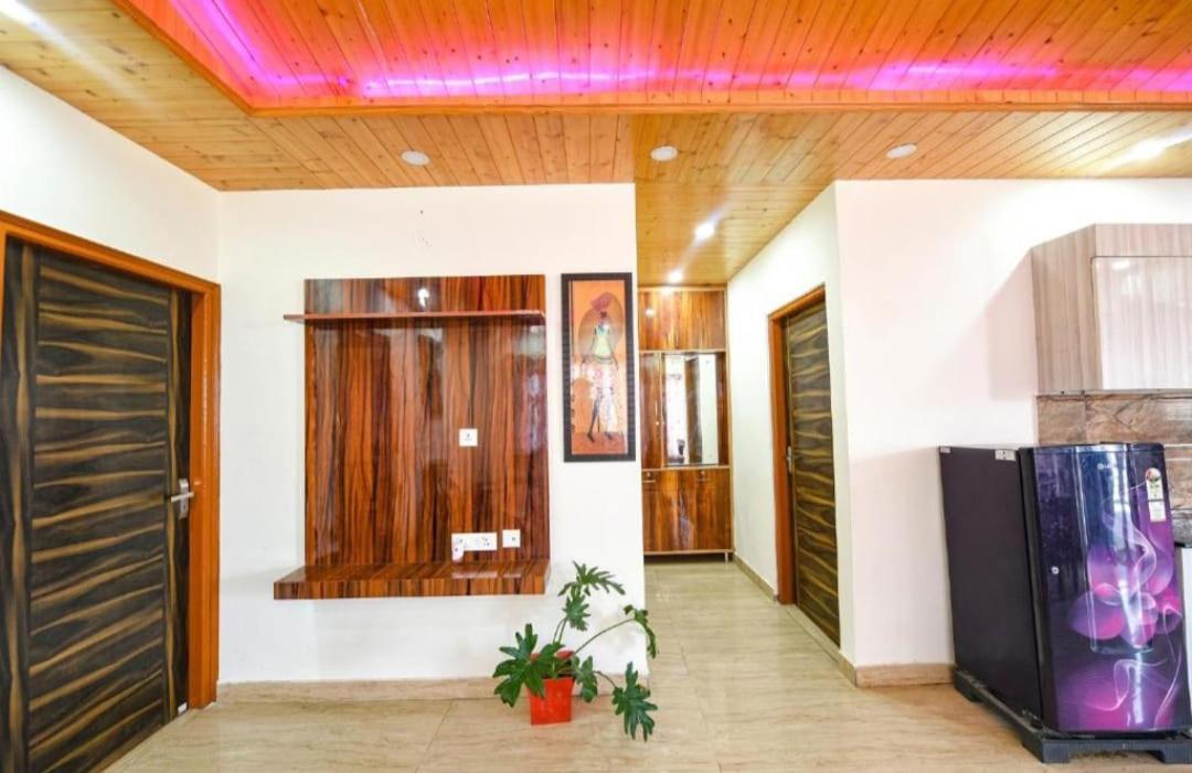 The Western Heights I Serviced Apartments I Pvt Balcony I Lift I Peacefull Area I Family Accomodation I Kasauli I By Exotic Stays מראה חיצוני תמונה