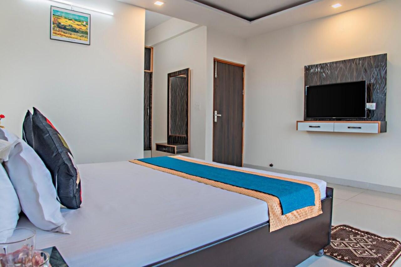 The Western Heights I Serviced Apartments I Pvt Balcony I Lift I Peacefull Area I Family Accomodation I Kasauli I By Exotic Stays מראה חיצוני תמונה